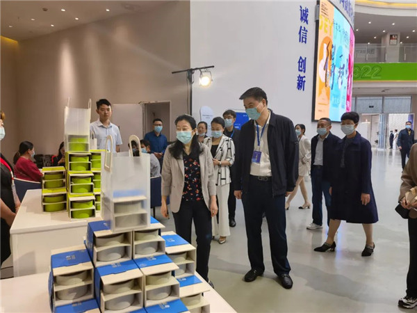 新理念、新時(shí)尚、新方式、新感受——德宇集團(tuán)舉行2022得雨活茶新品發(fā)布推廣會